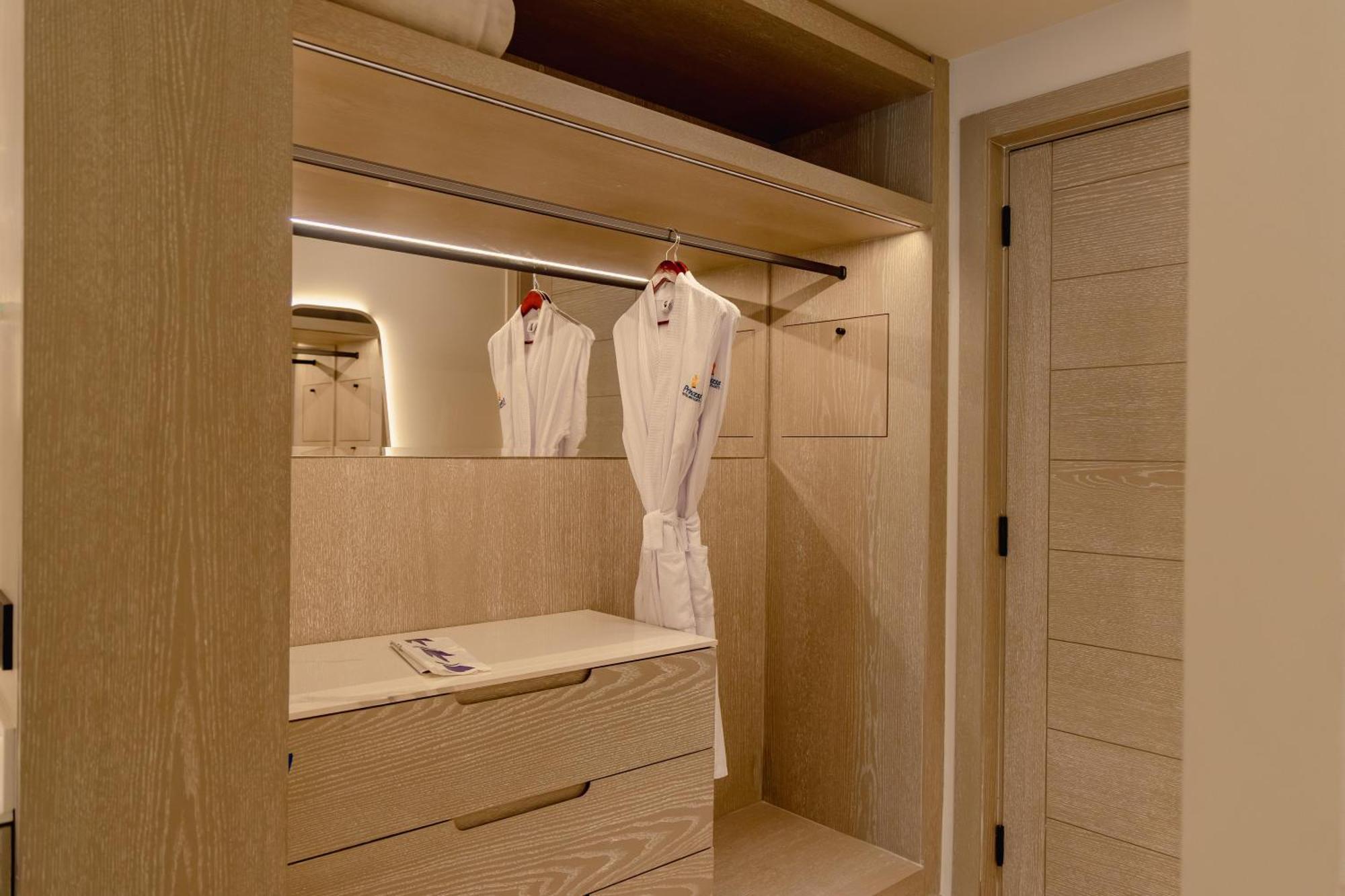 Platinum Suite,1743374905:JPEG